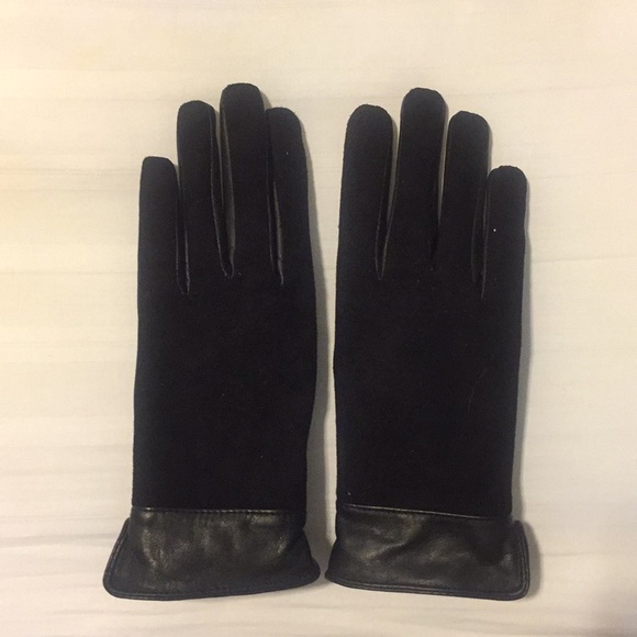 Accessories - Banana Republic Gloves